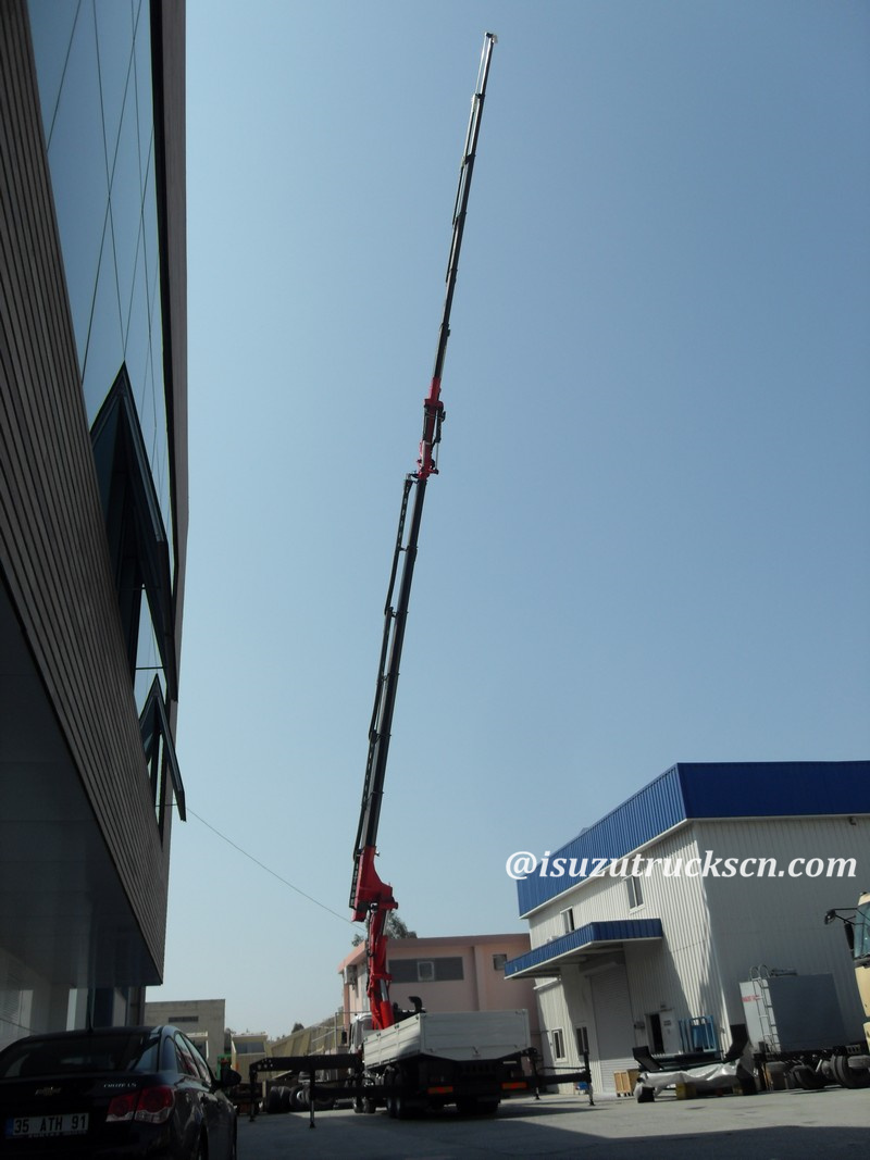 Isuzu Truck with crane Telescopic boom crane Isuzu cargo body crane lorry trucks