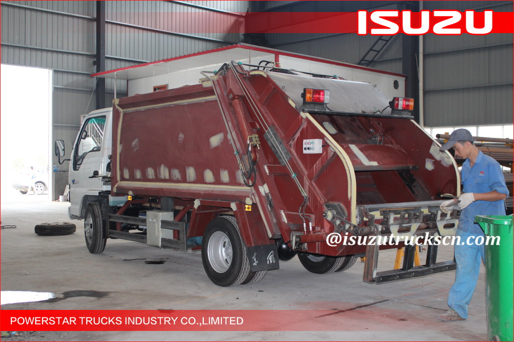 3tons ISUZU Rubbish Compressed Truck with 4KH1 engine