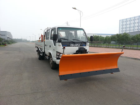 Road Cleaning Sweeper Truck snow shovel truck na Isuzu na may function na pangtanggal ng snow