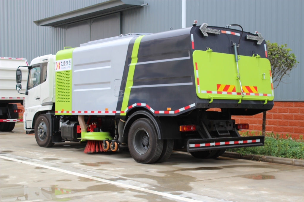 Highways cleaner road sweeper truck Isuzu FTR FVR