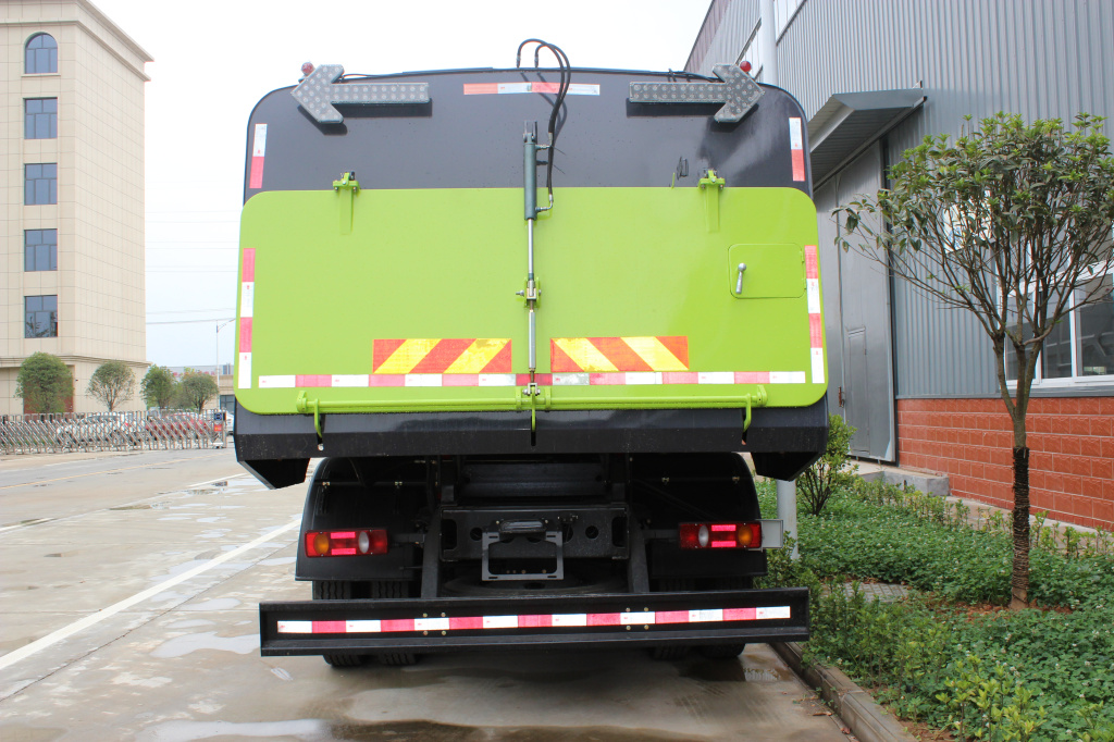 Highways cleaner road sweeper truck Isuzu FTR FVR