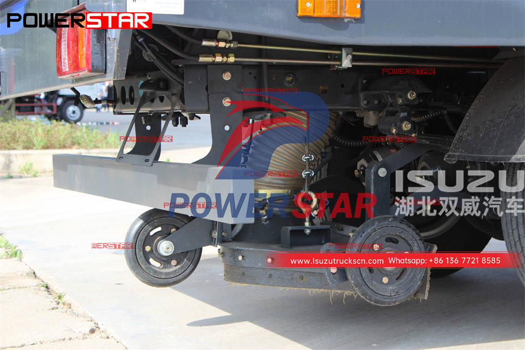 High quality ISUZU NPR 8000 liters road sweeping truck on sale