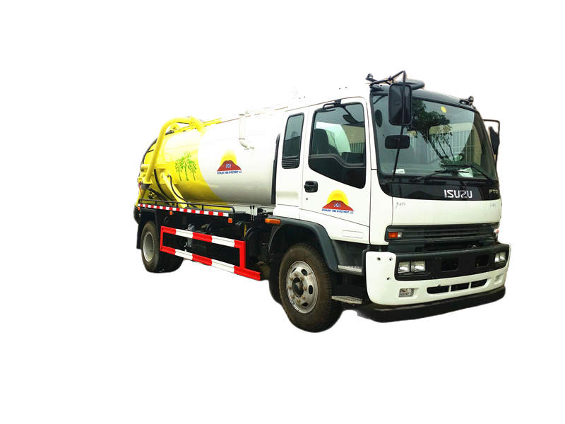 Isuzu FTR vacuum suction truck