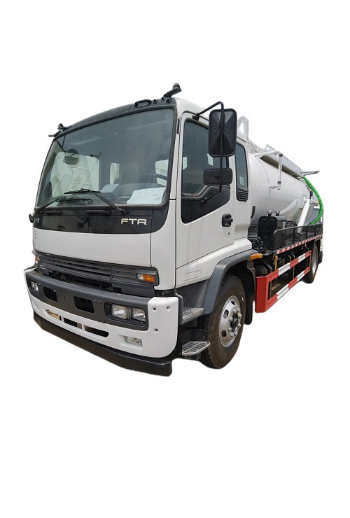 Isuzu FTR vacuum suction truck