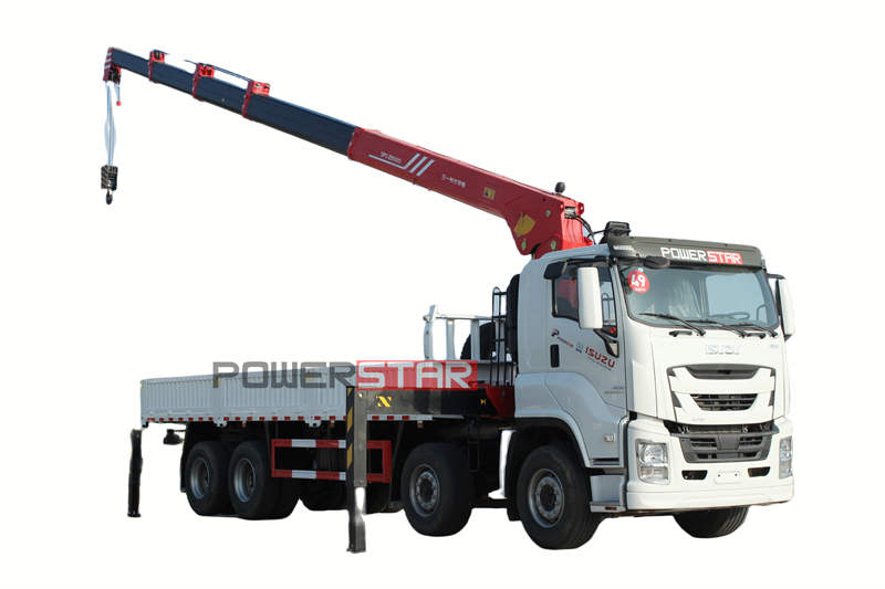 Isuzu truck na may palfinger crane