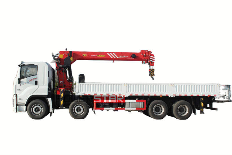 Isuzu truck na may palfinger crane