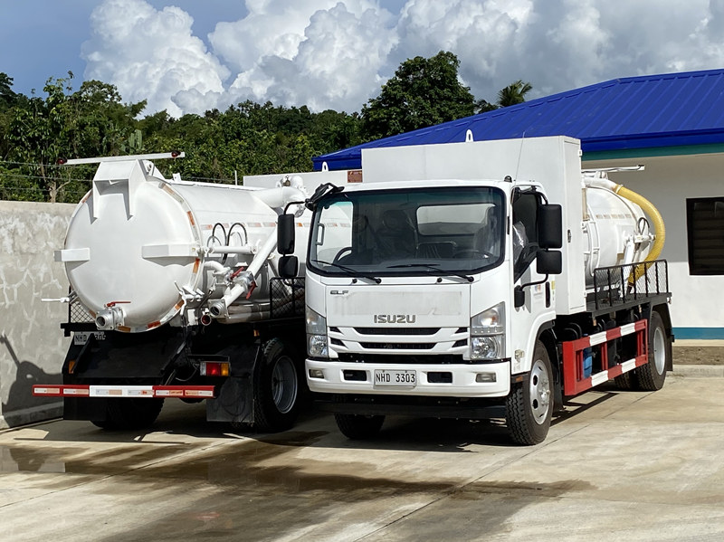 ISUZU vacuum sewage trucks para sa Pilipinas