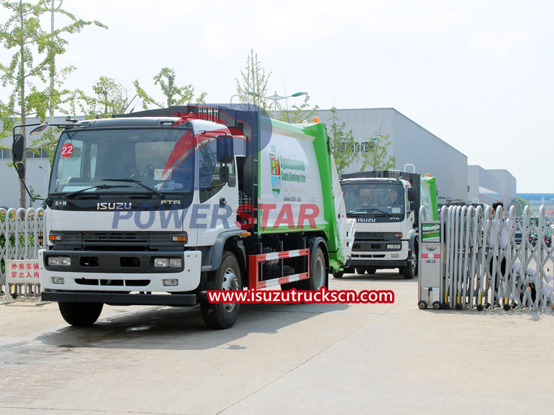 Isuzu garbage compactor truck na nagluluwas