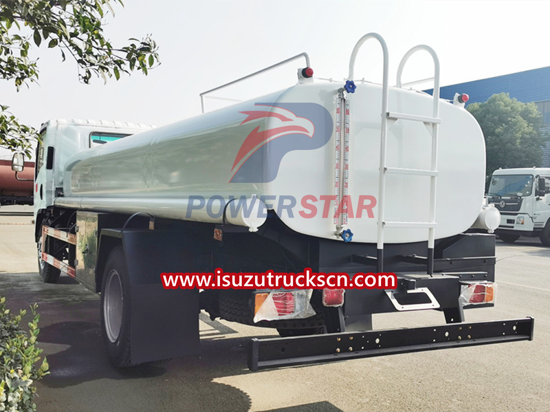 Isuzu drinkable water truck