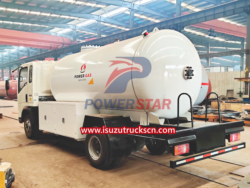 Isuzu LPG bobtail tank truck