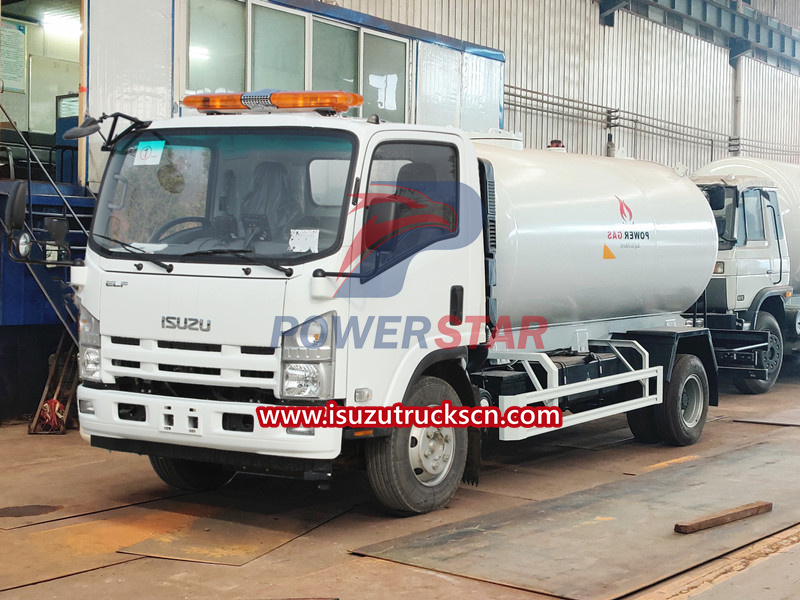 Isuzu LPG bobtail tank truck