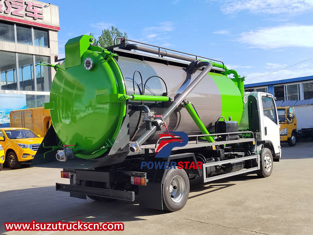 Isuzu sewage suction truck