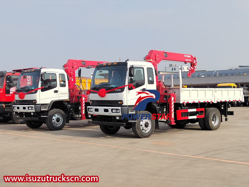 Isuzu telescopic crane truck