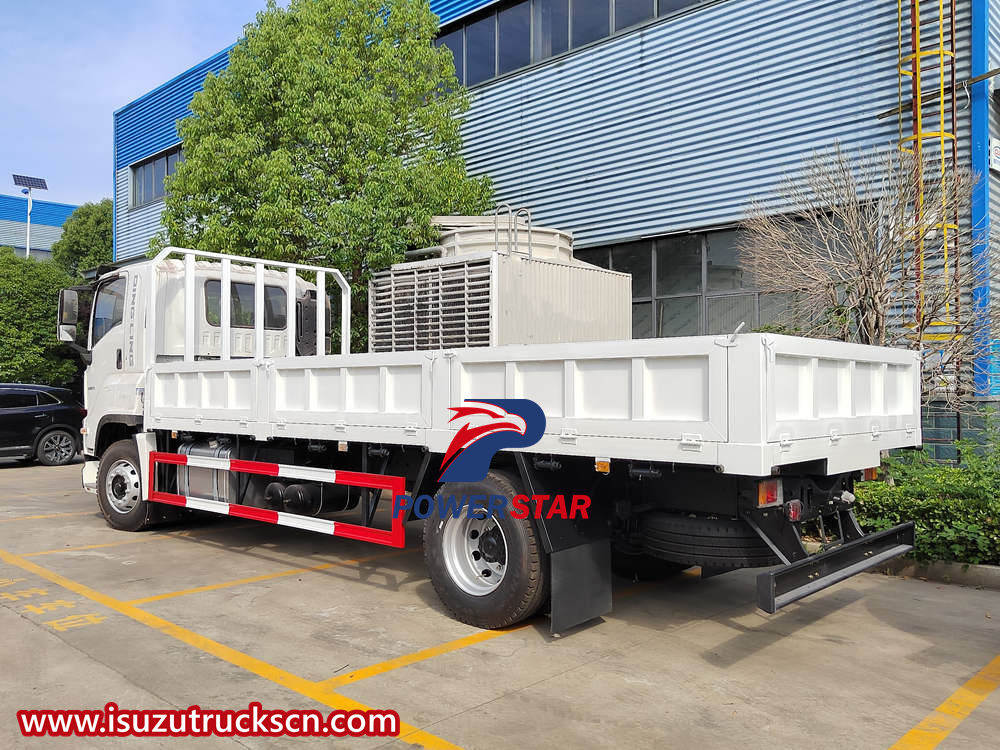 Isuzu fence cargo truck