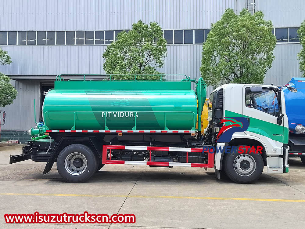 Isuzu septic pump truck