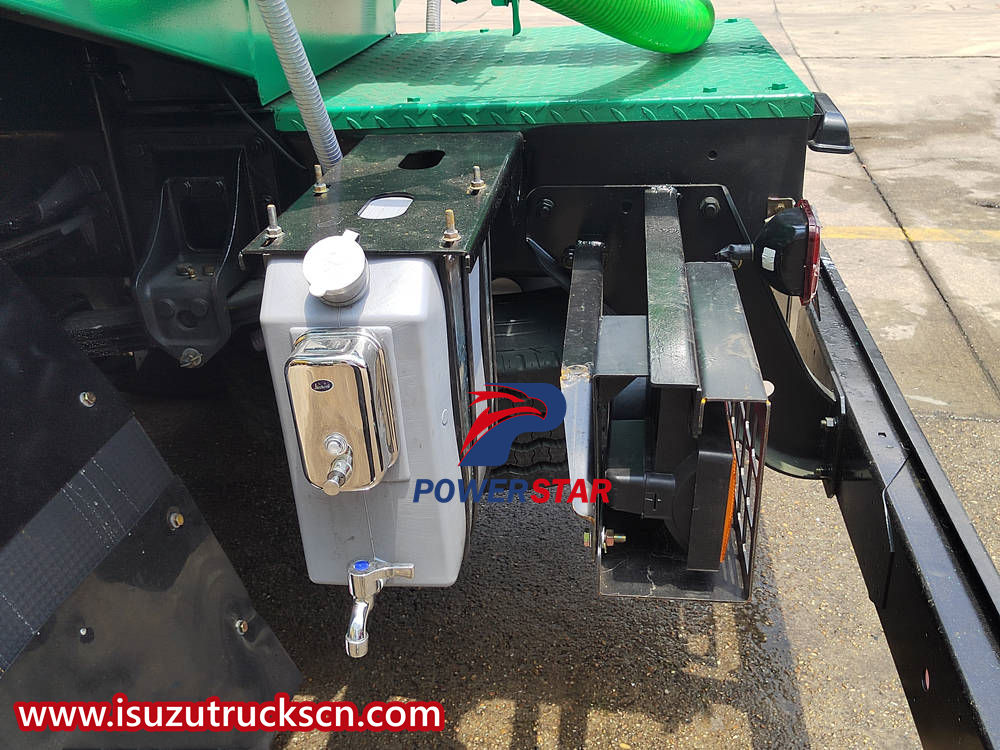 Isuzu truck mounted sewage cleaner