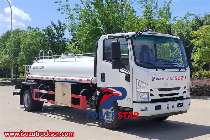 Isuzu 700P drinking water truck