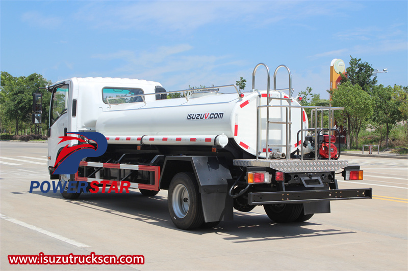 Isuzu 700P fresh water truck