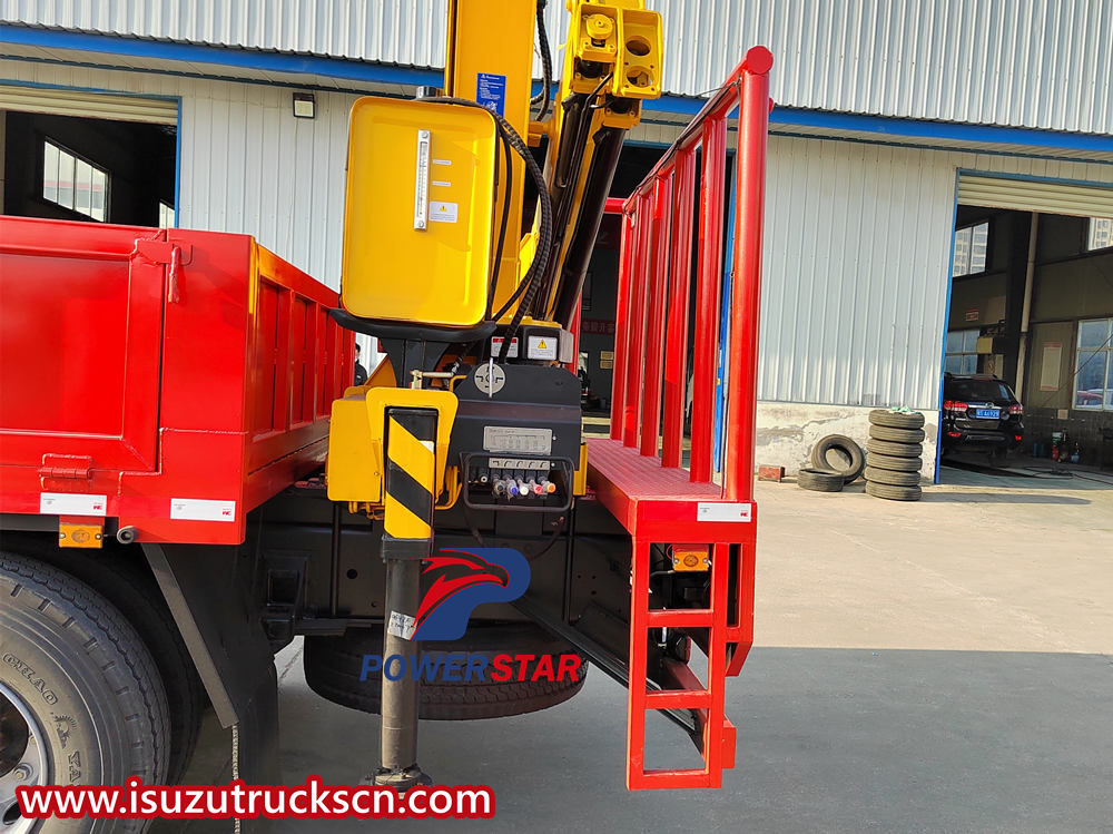 Isuzu knuckle boom truck na naka-mount na crane