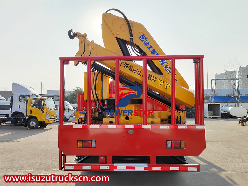 Isuzu mobile truck crane