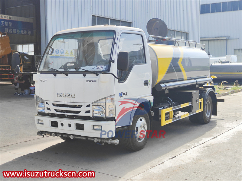 Isuzu 4000L water sprinkler truck