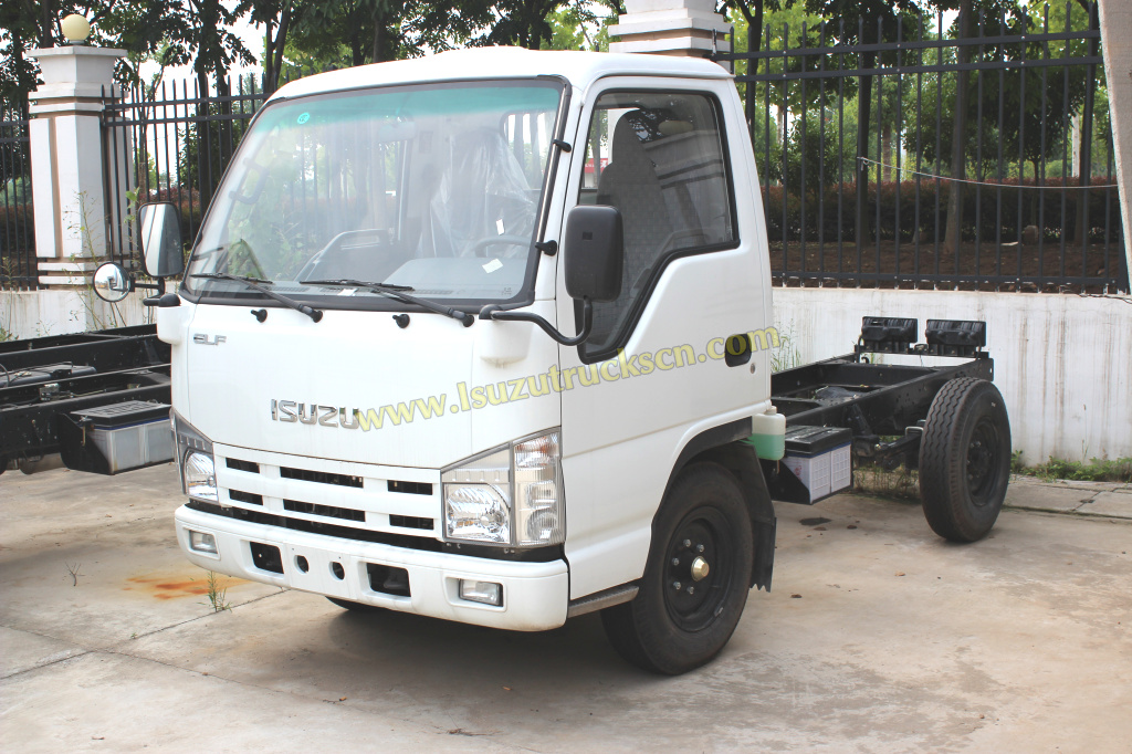 Custom made 3tons ISUZU bagong ELF fire truck chassis para i-export
    