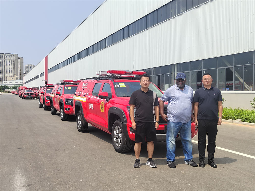 Bisitahin kami ng customer ng Nigeria para sa place order ng Isuzu fire fighting truck