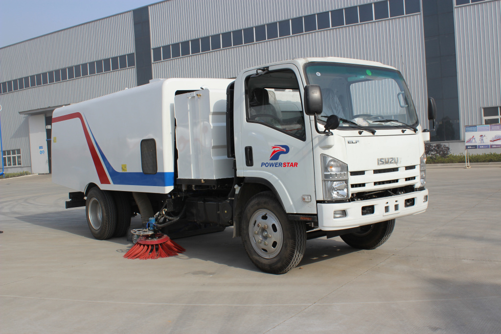 Japan Isuzu trucks Bagong disenyo na road sweeper truck
    