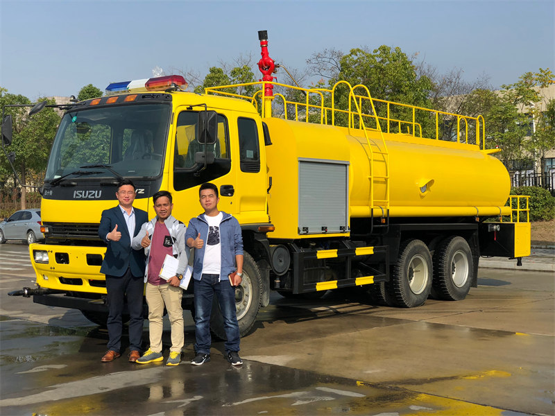 Sinisiyasat ng customer ng Pilipinas ang isuzu FVZ water fire truck sa mga POWERSTAR truck
    