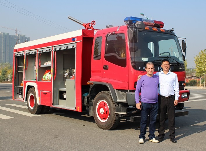 Umorder ang customer ng Armenia ng Isuzu FVR fire fighting truck mula sa aming pabrika
    