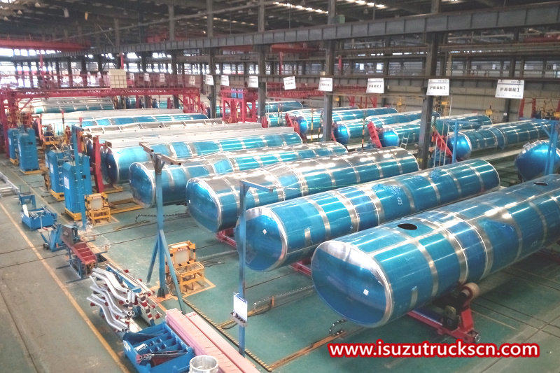 Opisyal na Isuzu oil fuel tank truck factory
    