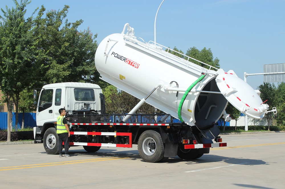 ISUZU FTR 10 CBM sewage tank truck, Engine 4HK1-TC51, 205 hp
    