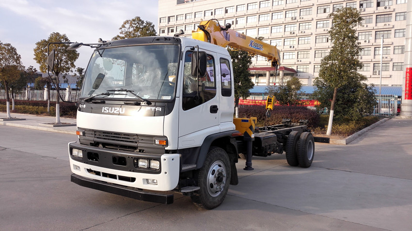 Ibinebenta ang 5ton Telescopic Boom na may ISUZU FTR Truck Mounted Crane
    