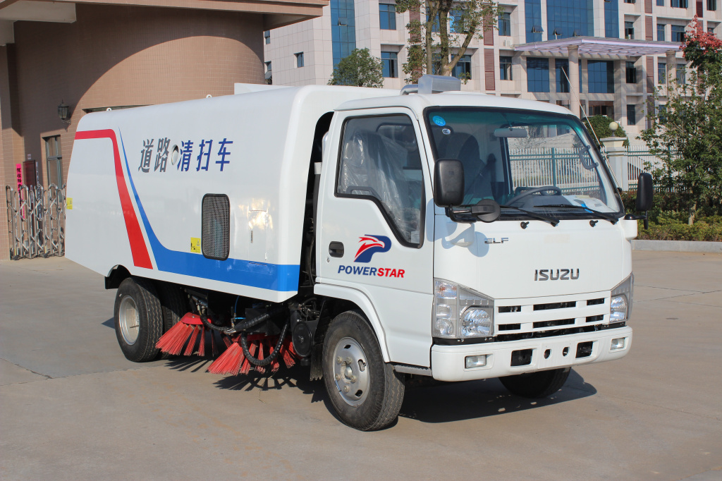 I-brush ang road sweeper Isuzu ELF street cleaner truck
    