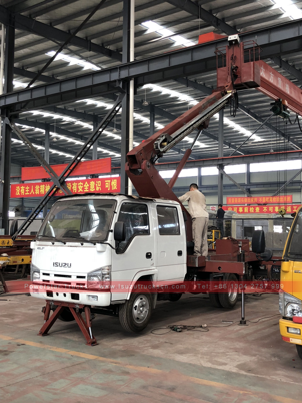 Philippines Hydraulic Lifting Platform truck Isuzu para sa pagbebenta
    