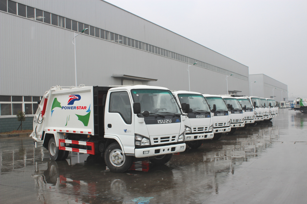 ISUZU TRUCKS Compression gargage compactor truck para i-export
    