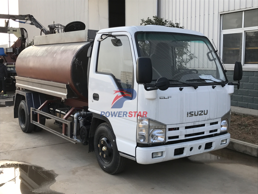 Gumagawa ang kostumer ng Water bowser Isuzu water sprinkler truck
    