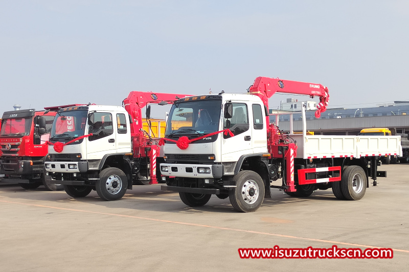 Isuzu FVR 4x4 all drive cargo truck na may UNIC boom crane
    